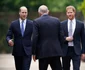 Fostul secretar regal privat Jamie Lowther‑Pinkerton cu Prințul William și Prințul Harry în 2021. FOTO: Getty Images