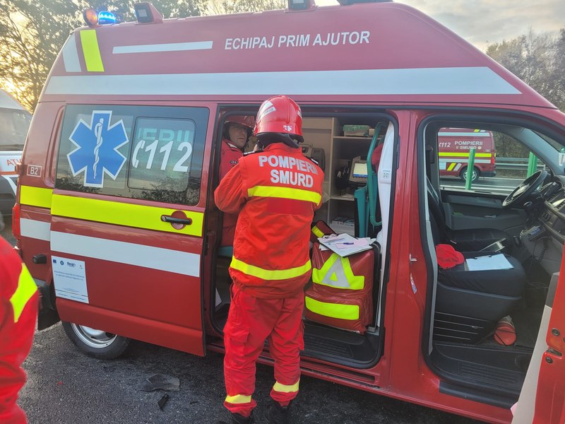 Explozie într-un bloc din județul Brașov. Un bărbat, aflat în stare gravă, a fost transportat de urgență la spital
