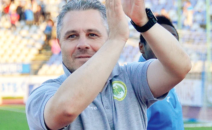 
    Marius Şumudică este liber să  antreneze până în varăFoto: Mediafax  