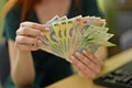 acesti oameni au noroc la bani, foto shutterstock jpg