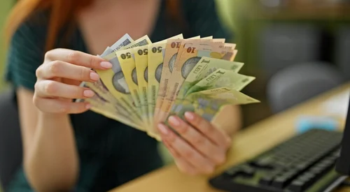 acesti oameni au noroc la bani, foto shutterstock jpg