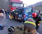 Accident mortal pe Valea Oltului la Câineni - Vâlcea - două victime în urma coliziunii dintre un TIR şi un autoturism Foto ISU Vâlcea