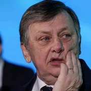 Consiliul Național al PNL pentru validarea lui Crin Antonescu în rolul de candidat al alianței PSD-PNL-UDMR-Minorități la alegerile prezidențiale din mai 2025, desfășurat la Palatul Parlamentului, în București. FOTO Inquam Photos / Octav Ganea
