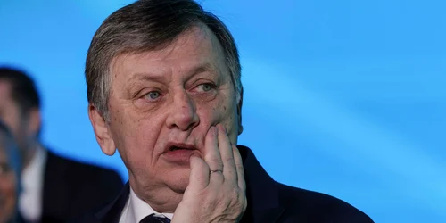 Consiliul Național al PNL pentru validarea lui Crin Antonescu în rolul de candidat al alianței PSD-PNL-UDMR-Minorități la alegerile prezidențiale din mai 2025, desfășurat la Palatul Parlamentului, în București. FOTO Inquam Photos / Octav Ganea