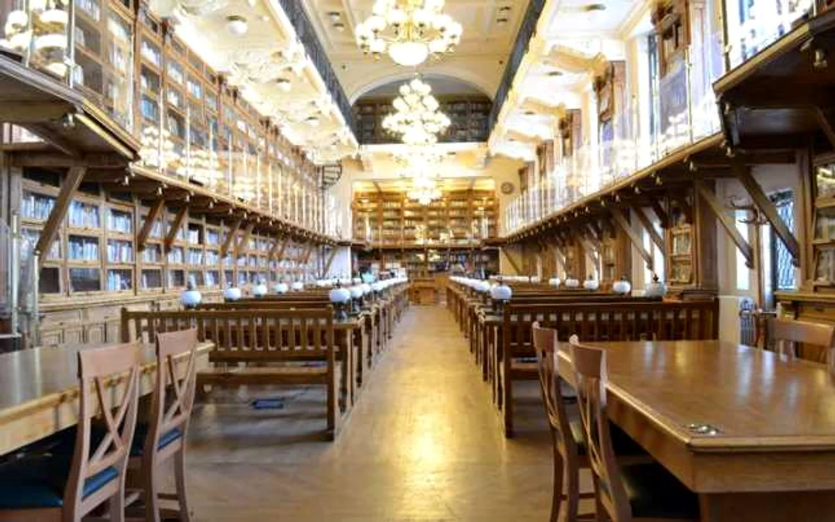 3. Cele mai frumoase biblioteci din România: Biblioteca Facultăţii de Litere