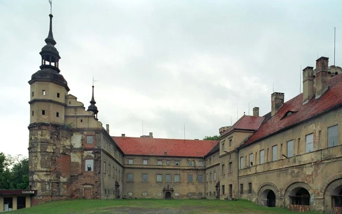 Aşa arată castelul din Polonia cu care este ofertat Elon Musk. Foto Wikimedia