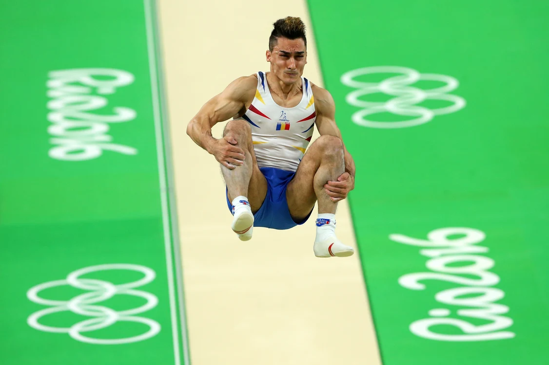 
    Marian Drăgulescu a efectuat doar o săritură în calificări, fiind notat cu 14,100Foto: Guliver / GettyImages  