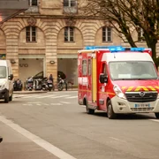 Ambulanta pompieri Franta FOTO Shutterstock