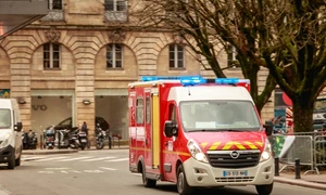 Ambulanta pompieri Franta FOTO Shutterstock