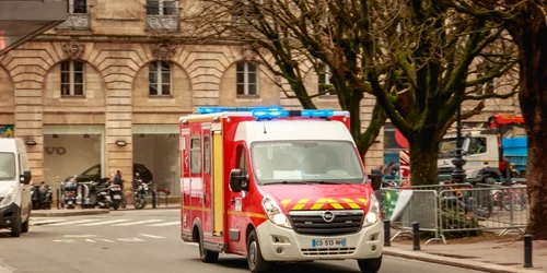 Ambulanta pompieri Franta FOTO Shutterstock