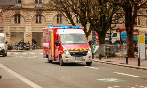 Ambulanta pompieri Franta FOTO Shutterstock