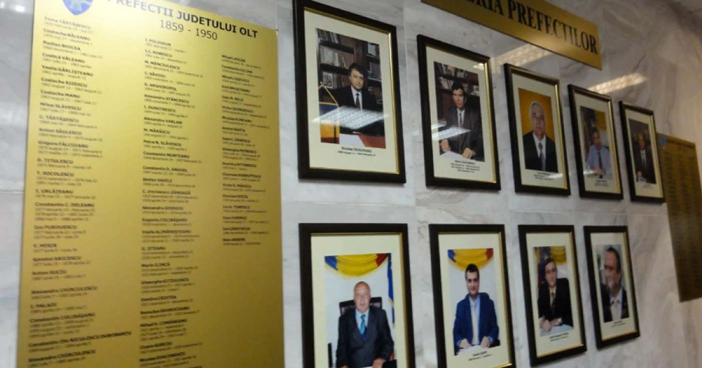 "Galeria Prefecţilor" de la Olt se află în sediul Prefecturii din Slatina... (FOTO: Mugurel Manea)