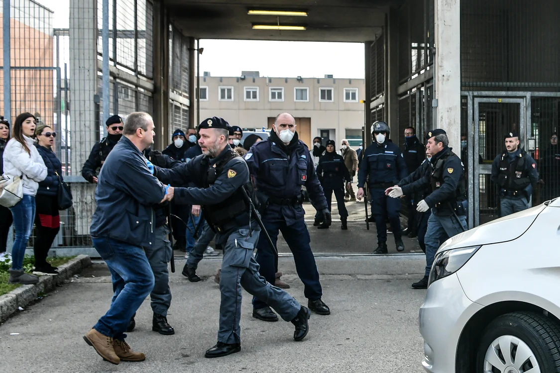 Italia - Nordul  Italiei,  locuit  de circa  16 milioane  de persoane,   este închis