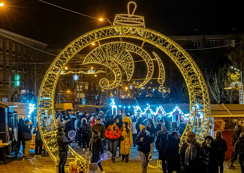 Concurs de împodobit brazii în Orășelul lui Moș Crăciun din Galați. Cei mai frumoși pomi de iarnă, premiați 