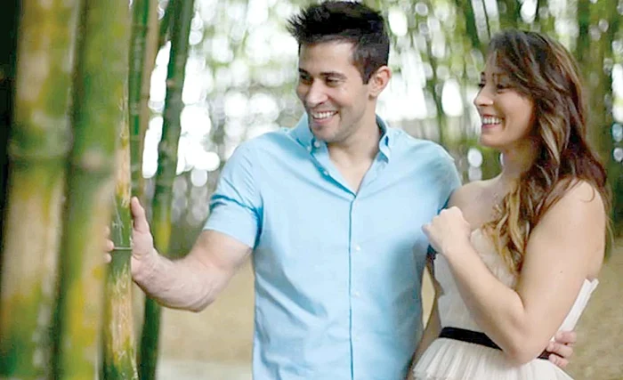 
    Cătălina Ponor şi Tommy  Ramos au vorbit despre  iubirea lor, care ţine de 3 aniCaptura: Primera Hora  