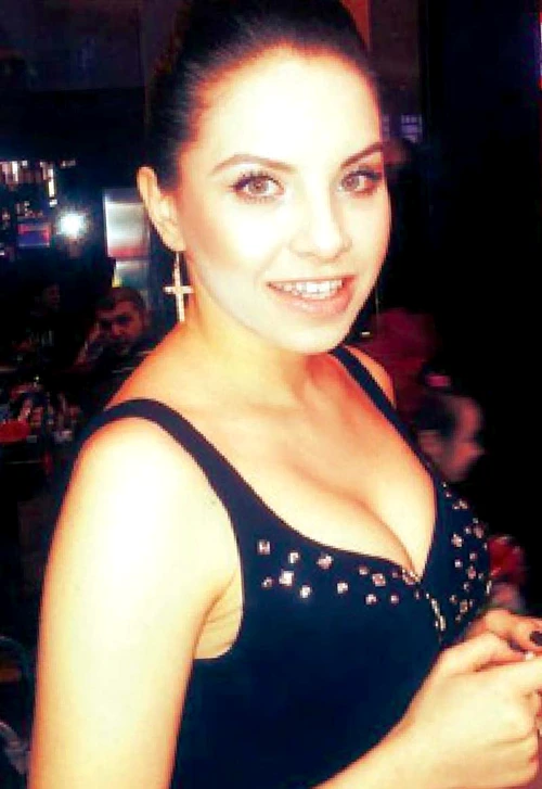 † Nicoleta Cengher (22 de ani) cântăreaţă, din Costineşti