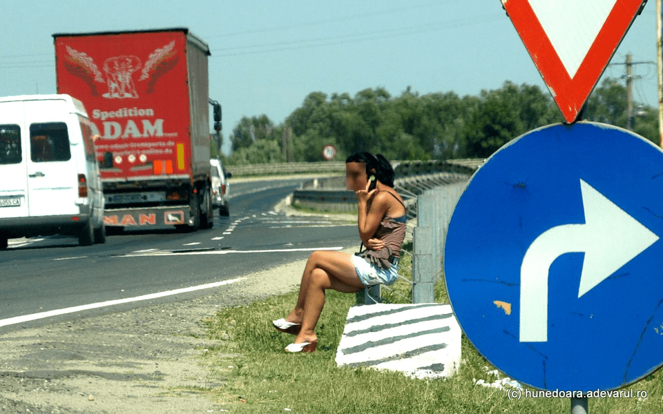 Amor plătit cu toți banii de un șofer, în parcare. Bărbatul s-a plâns polițiștilor de serviciile primite