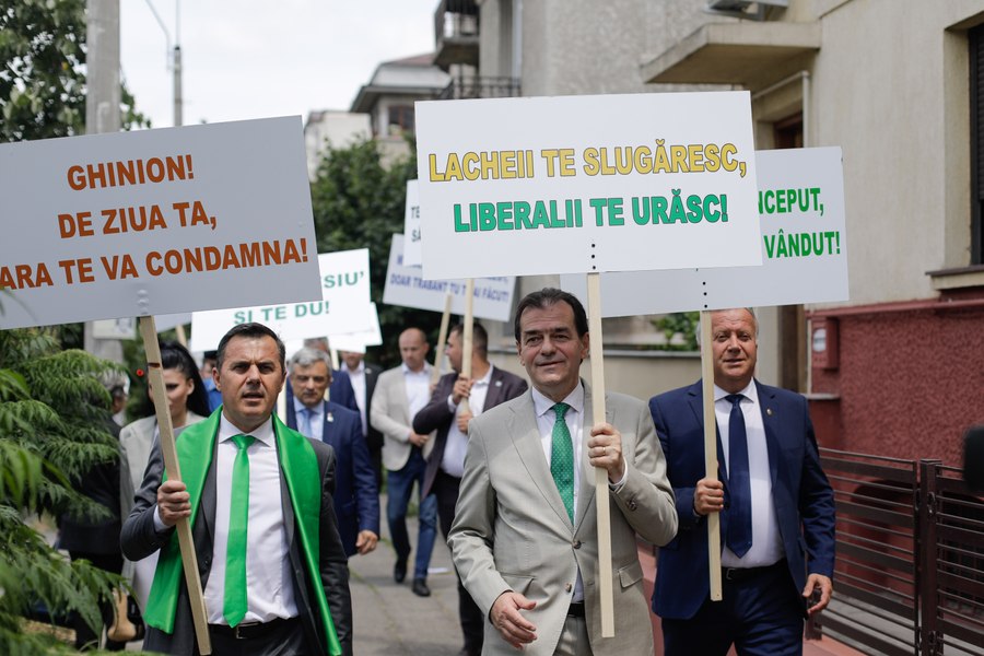 Orban, cu partidul la poarta lui Iohannis. Fostul premier a protestat pentru că nu a fost chemat la negocieri 