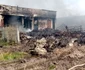 Fumul toxic şi incendiul de la uriaşul depozit de deşeuri continuă să le facă probleme localnicilor de la Salonta. FOTO