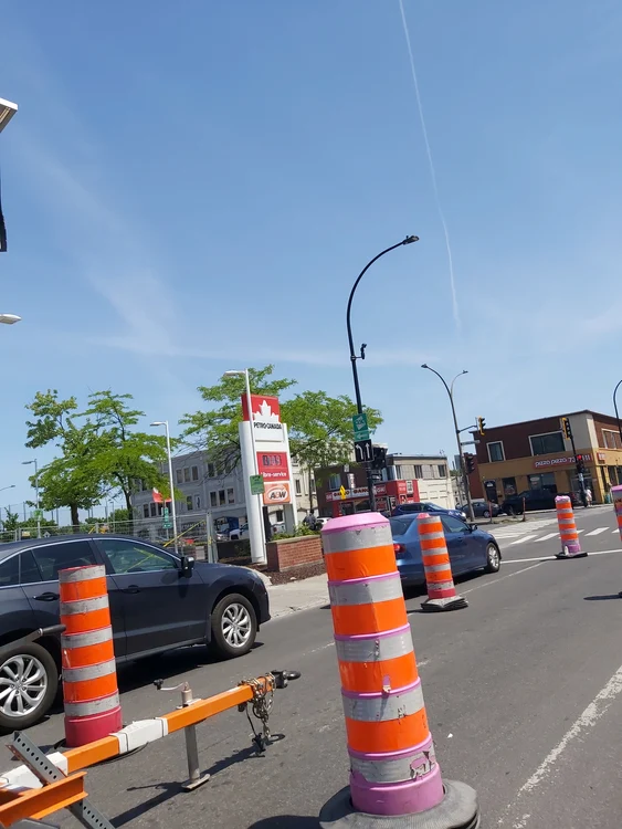 Lucrările interminabile din Montréal îi exasperează pe localnici şi pe turişti deopotrivă
