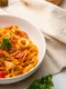 Paste cu sos de rosii si calamari  Sursa foto shutterstock 2266108825 jpg