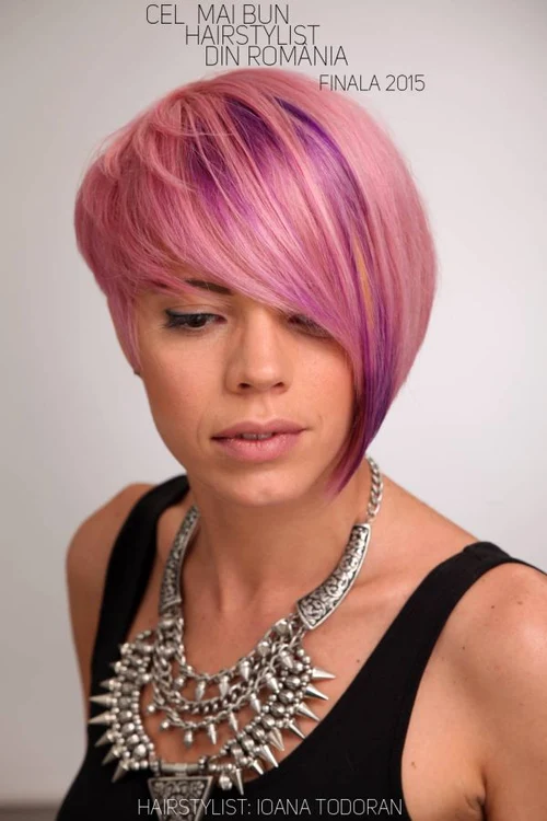 Ioana Todoran a optat să vopsească modelul cu o culoare la modă