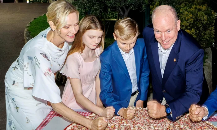 Charlene și copiii jpg