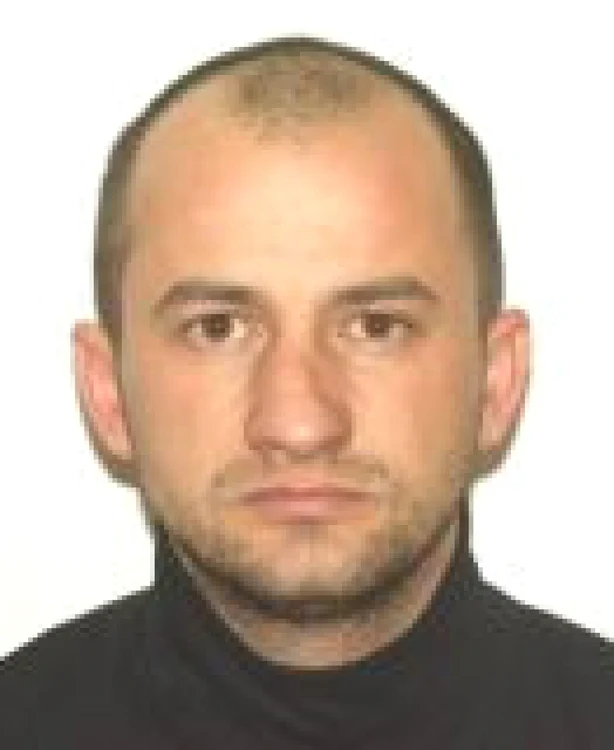 Atacatorul, identificat drept Florin Lenghel, urmează să fie dat în urmărire internaţională