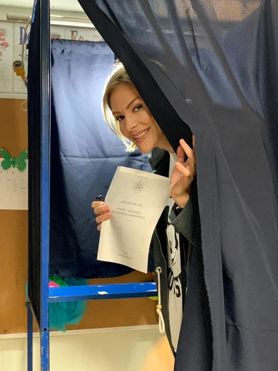 6 roxana ciuhulescu bulugioiu la vot 2019 jpg jpeg