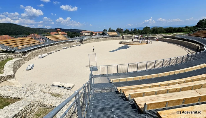 Amfiteatrul din Ulpia Traiana Sarmizegetusa. Foto: Daniel Guță. ADEVĂRUL