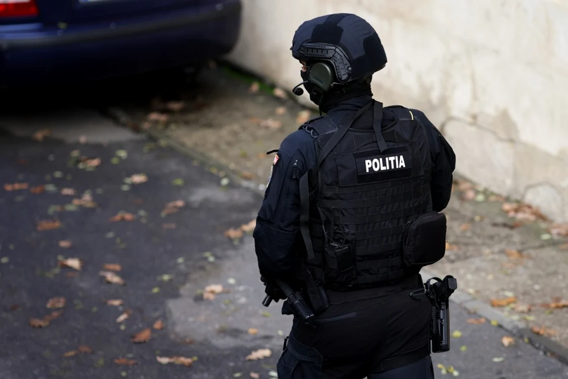 Polițiștii au descins în casa unui consilier local din Slatina, iar acesta ar fi tras cu arma