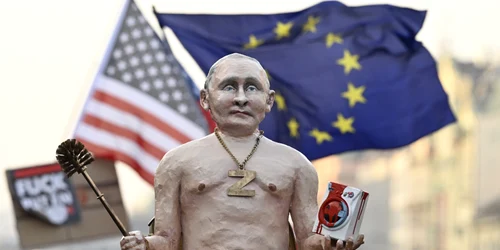 Vladimir Putin statuie toaleta FOTO Profimedia jpg