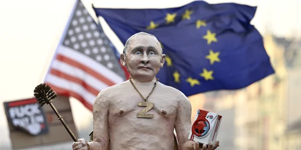 Vladimir Putin statuie toaleta FOTO Profimedia jpg