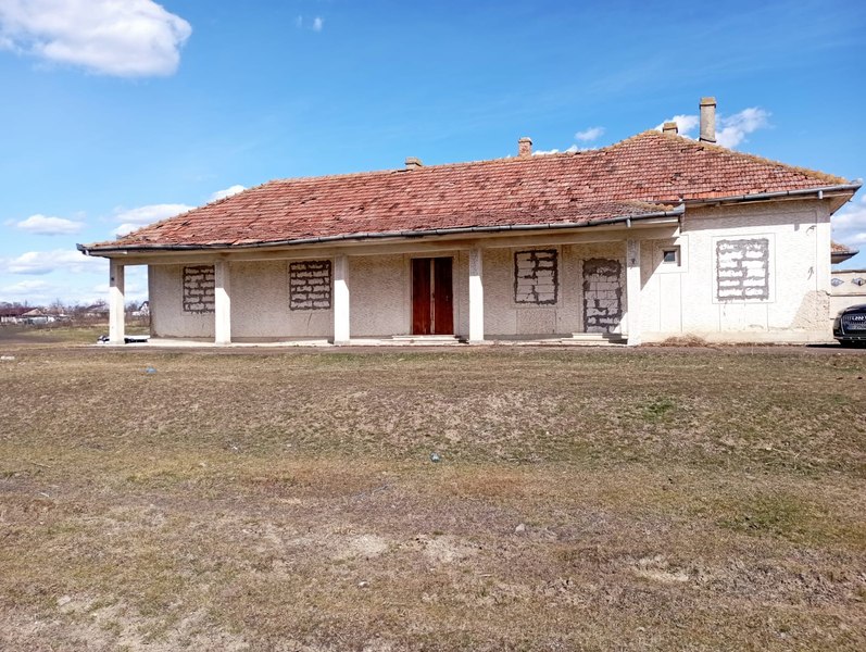 Povestea halucinantă a singurei gări din România în care nu a intrat vreodată trenul. Trebuia să facă legătura către cel mai nordic oraș din țară  