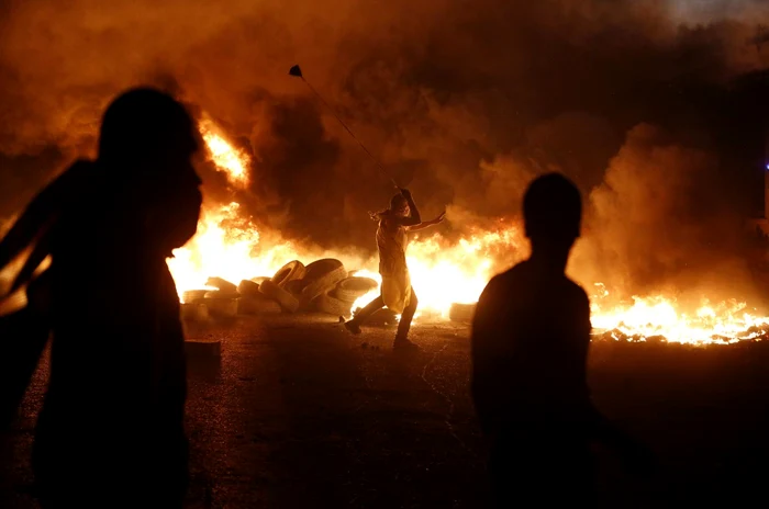 Tineri protestatari în mijlocul luptelor de joi noapte din teritoriile palestiniene