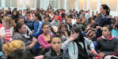 Elevii de la Colegiul Tehnic Energetic au discutat despre injungierea liceeanului craiovean