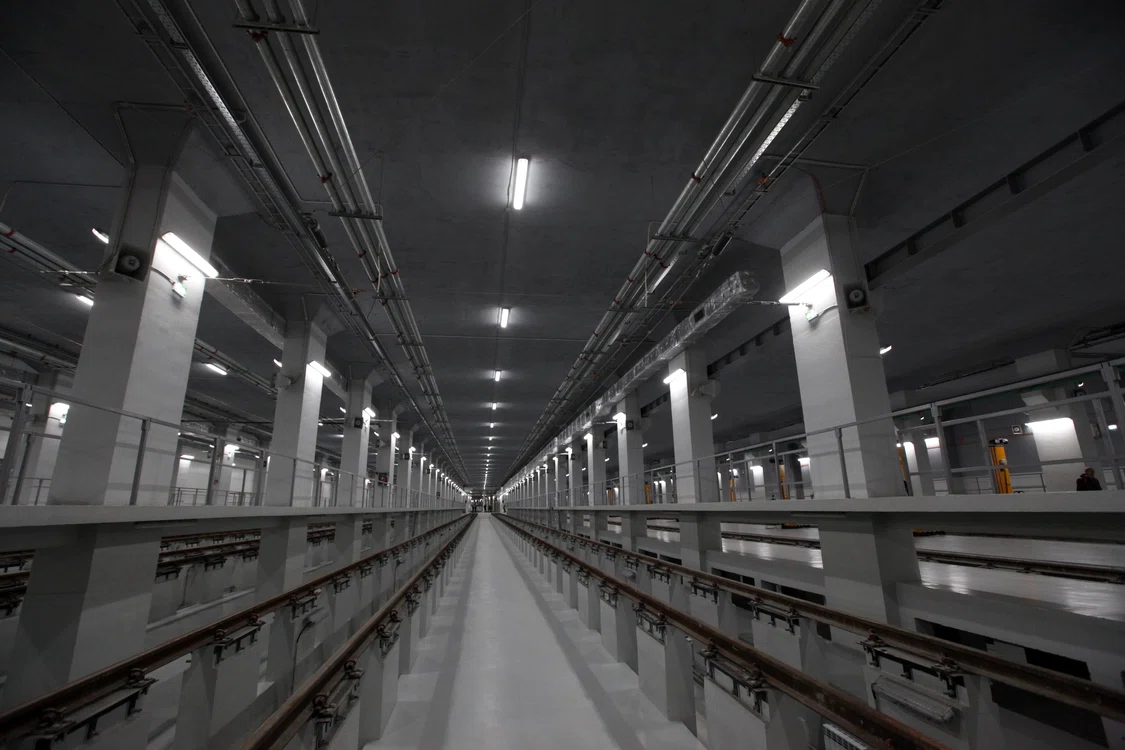 Depoul Străulești are 13 linii pentru gararea, revizia și spălarea garniturilor de metrou