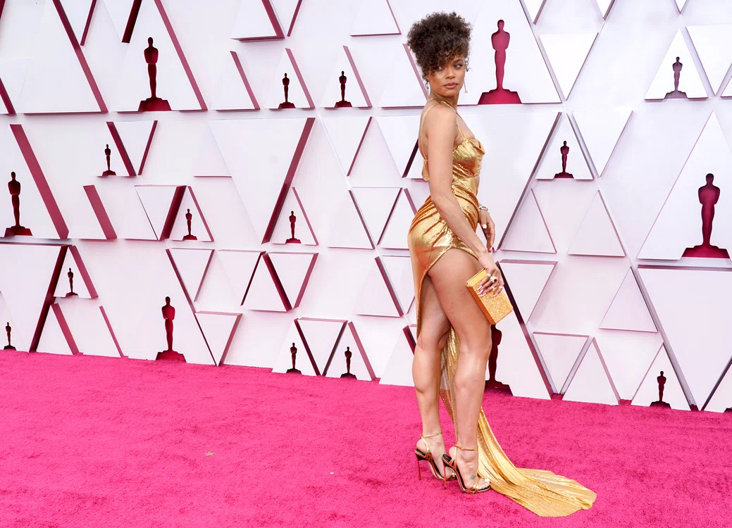 
    Actrița Andra Day a ales o rochie prea îndrăzneață pentru gala premiilor Oscar 2021foto: Getty Images  