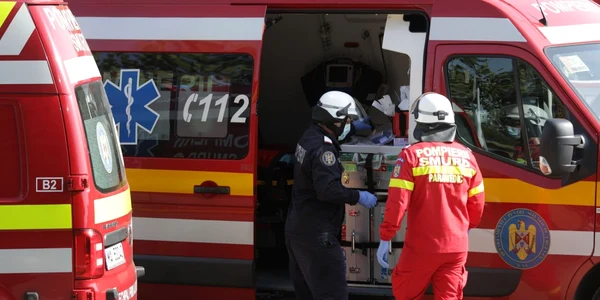Muncitori prinsi sub un mal de pamant în zona Biblioteca Nationala accident de munca FOTO Inquam Photos / Octav Ganea
