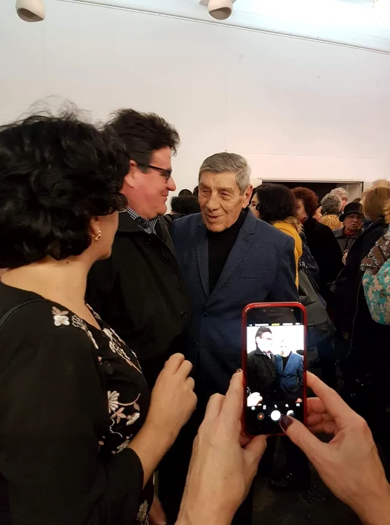 A făcut o baie de mulțime la piesa de teatru "Mitică Popescu"