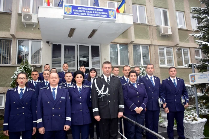 Şapte ofiţeri şi zece agenţi au fost avansaţi