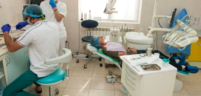 Serviciile medicale dentare în Republica Moldova sunt de trei ori mai ieftine decât în Occident. FOTO: Alexandru Tarlev