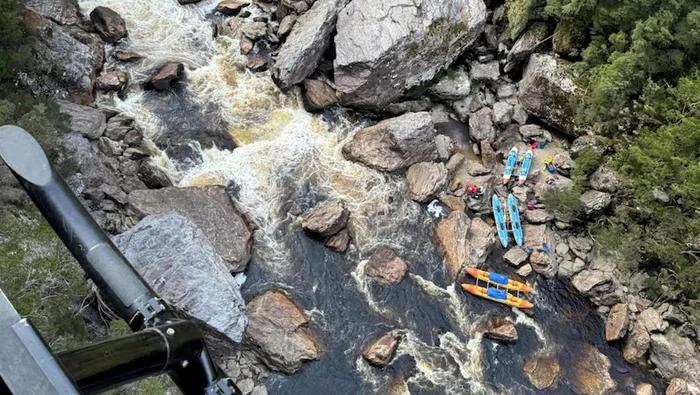 Caiacistul a alunecat și a căzut între stânci (Foto: Poliție Tasmania)