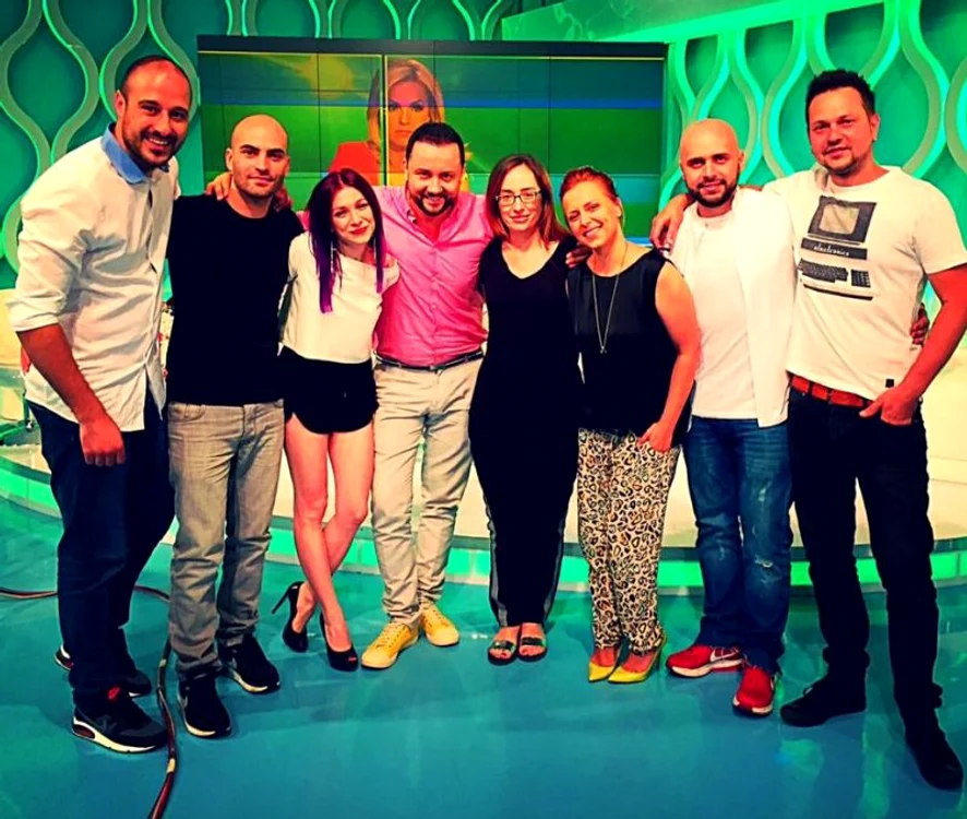 
    Cătălin Măruţă s-a despărţit cu greu de băieţii din trupăfoto: arhiva personală  