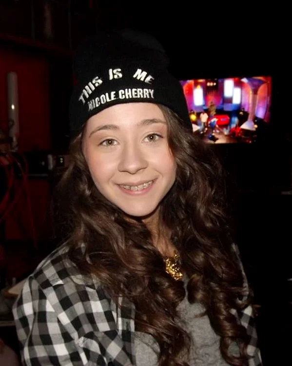 nicole cherry foto tvr