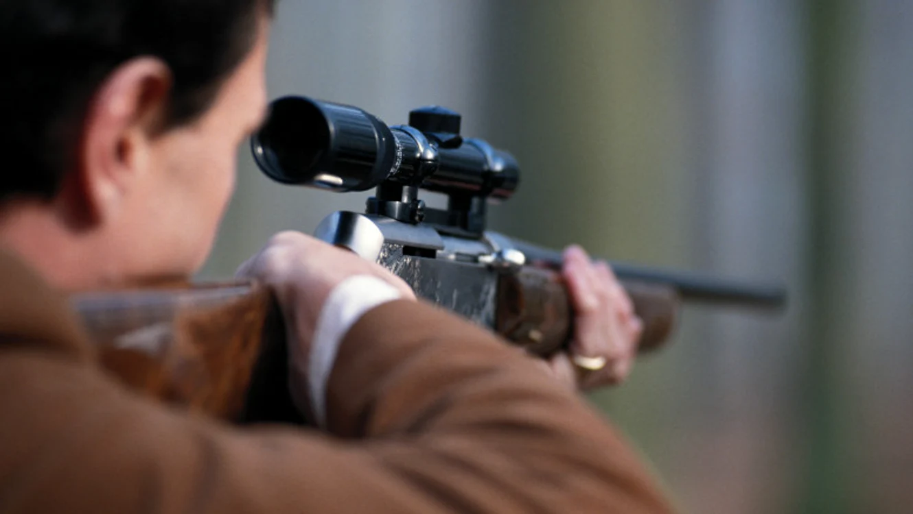 Peste 1.800 de persoane din Alba dețin legal arme FOTO Unsplash