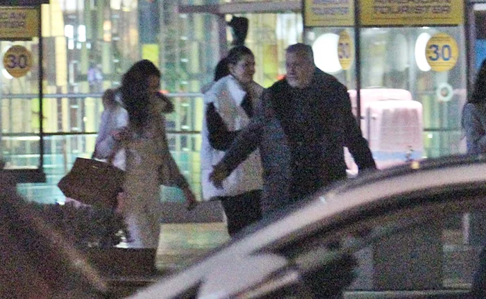 Soţia apare cu o prietenă. Ce fericire! Aşteptarea lui Ilie a luat sfârşit