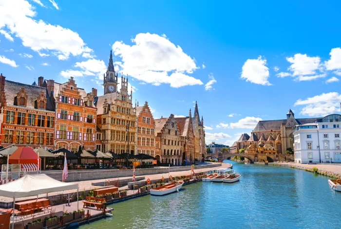 Nu este Bruges, dar are același farmec. Orașul european cu aproape 900 de ani de istorie