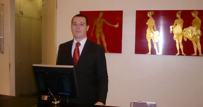 Robert Kloss, românul recepţioner la hotelul lui DJ Bobo