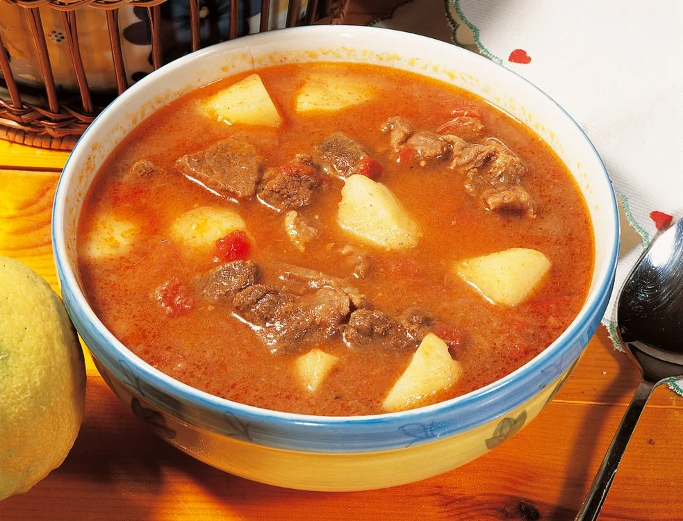 ciorba de cartofi cu carne de vita jpeg